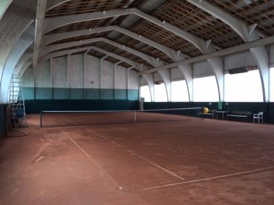 Tennisspielen in der TCVSV Halle
